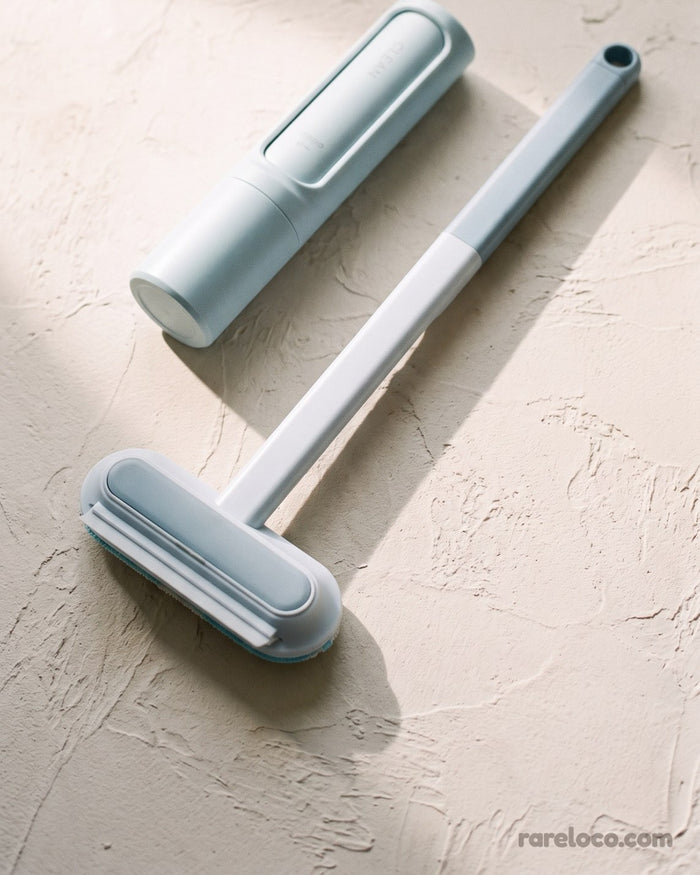Hair removal brush with its handle, on a worktop